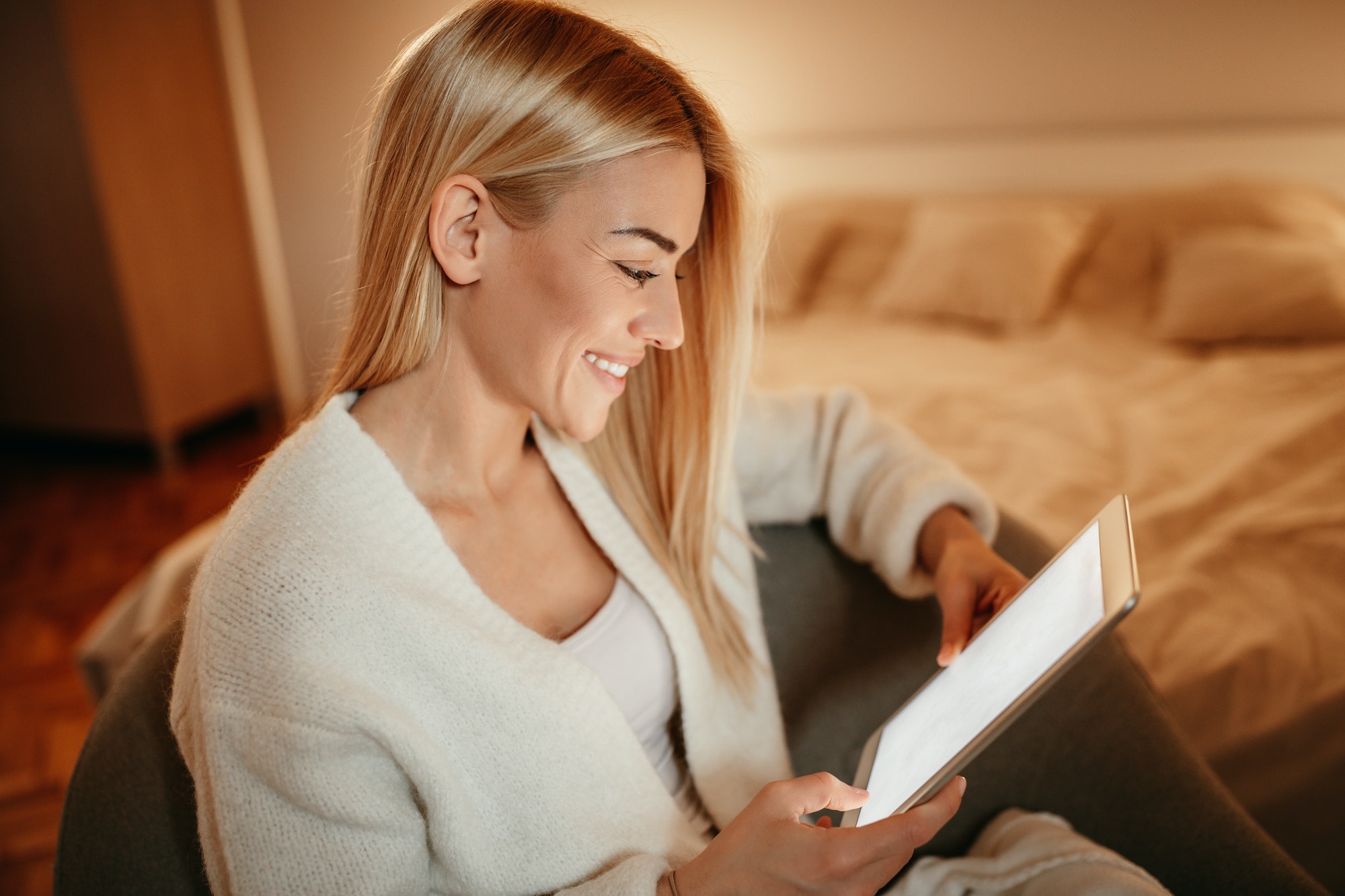 Surfing through an interesting online content